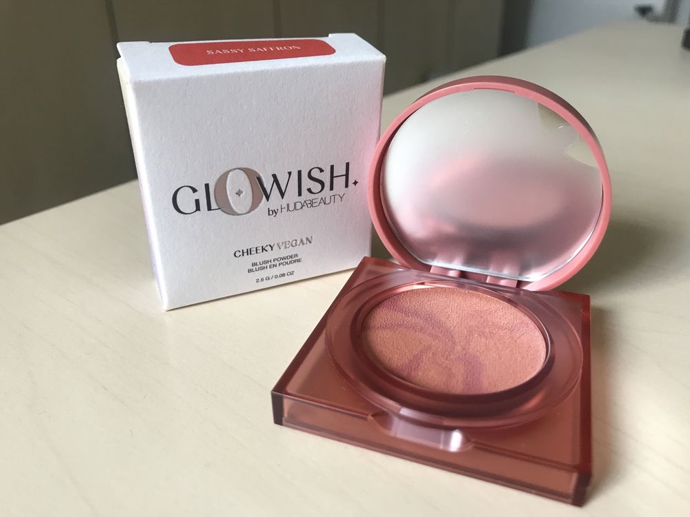 Glowish Cheeky vegan blush powder sassy saffron róż do policzkow