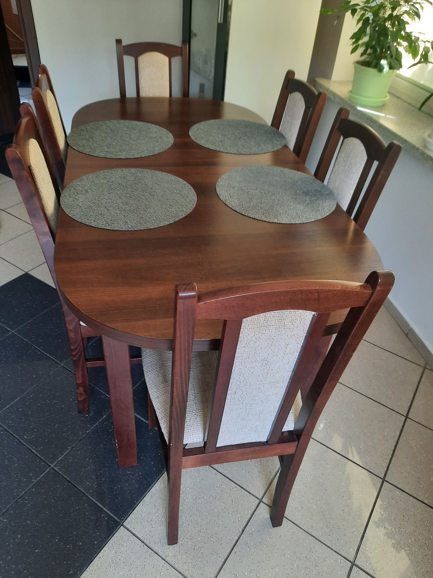 Komplet stół, 8 krzeseł orzech