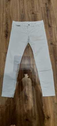 Spodnie damskie Jeans firmy Stradivarius roz 42 ecru