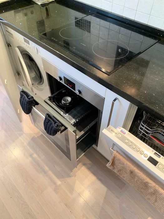 Двухкомнатная Ахматовой срочно продам