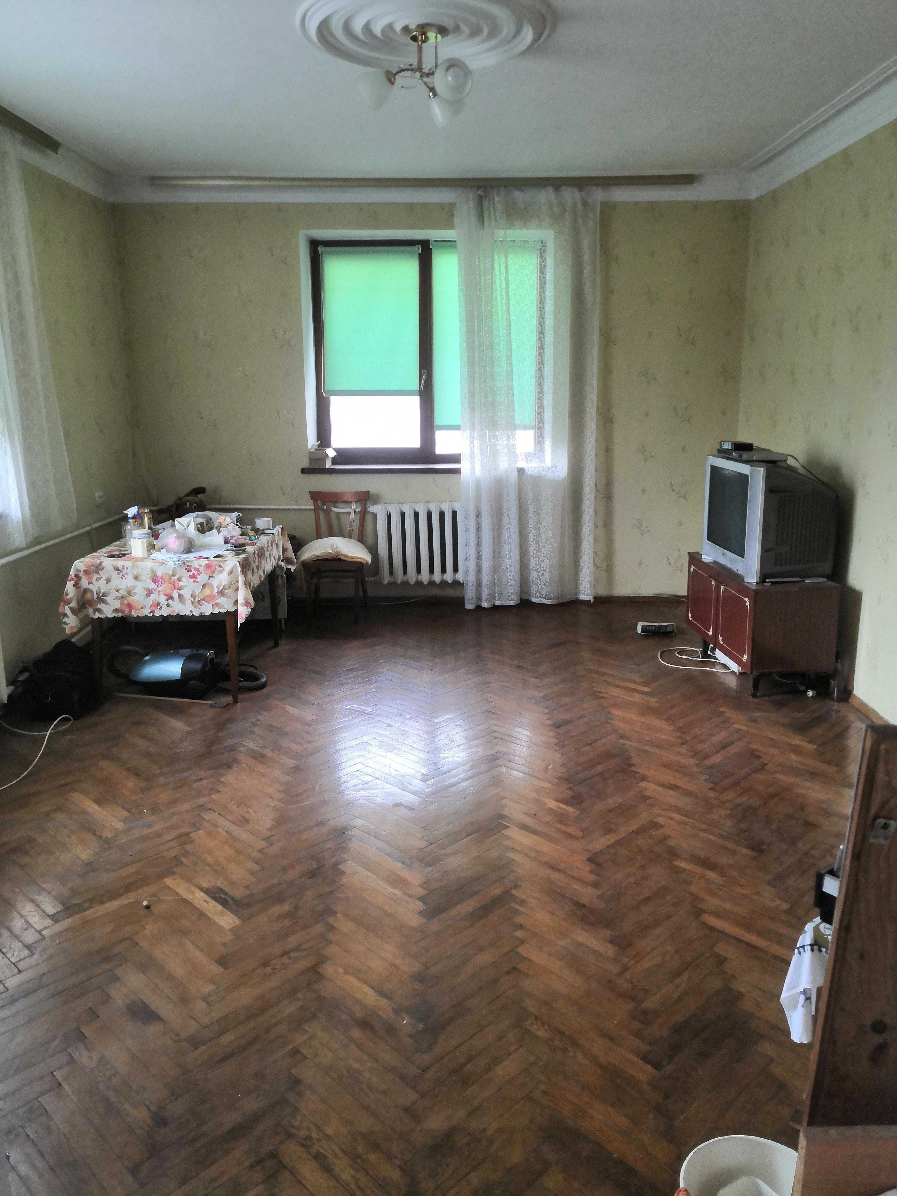 Продажа дома в Коростышеве 167 квм, 9 соток. 2 этажа. Большой гараж.