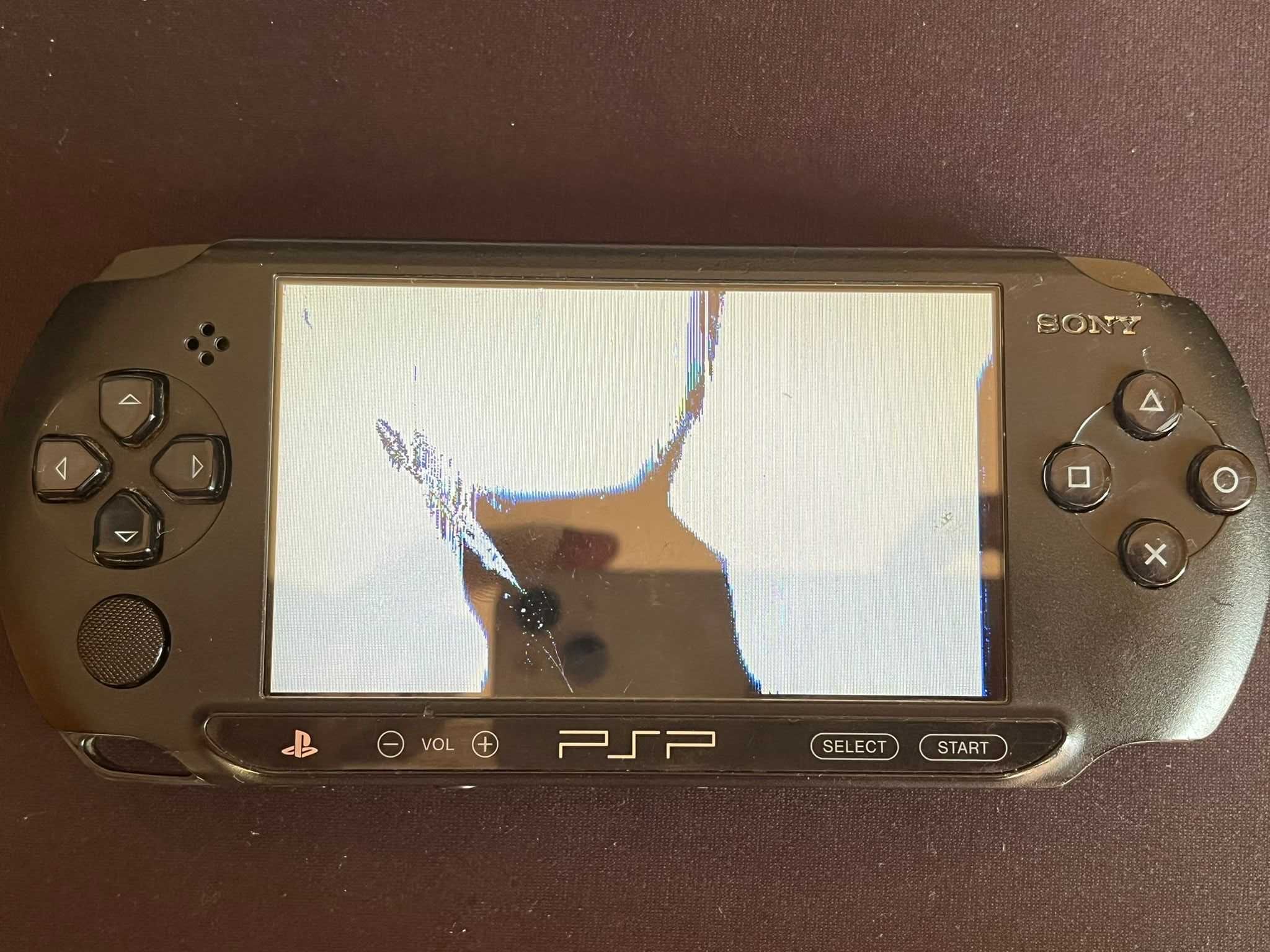 PSP 1004 com ecrã partido + 6 jogos bons + bolsa – 50€