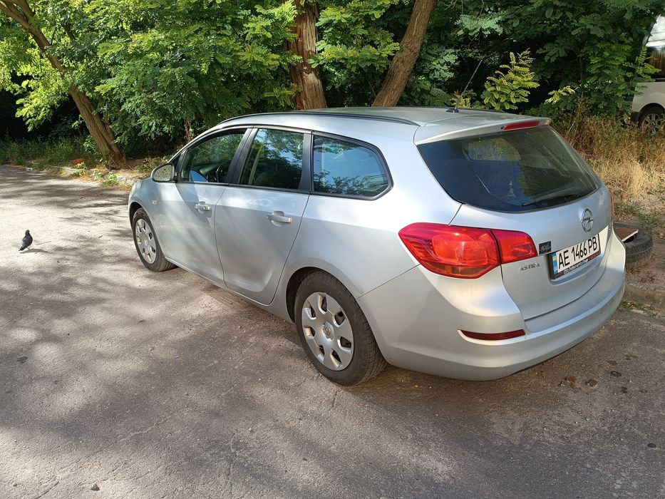 Opel astra j 2011р