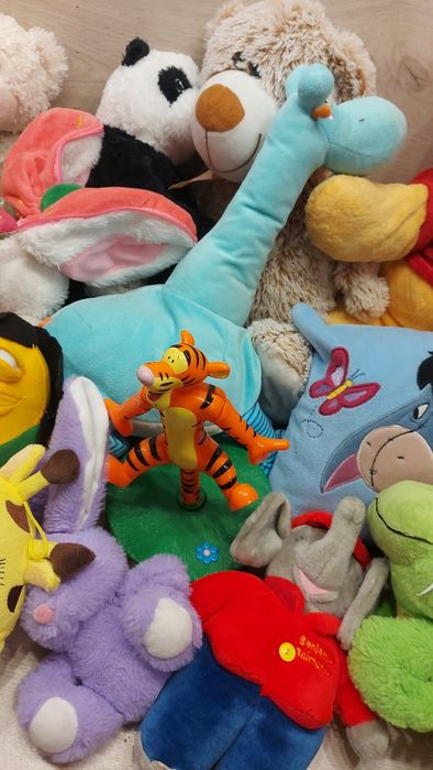 Maskotka PROMOCJA Kubuś Puchatek zestaw (70)4kg pluszak mix 23szt