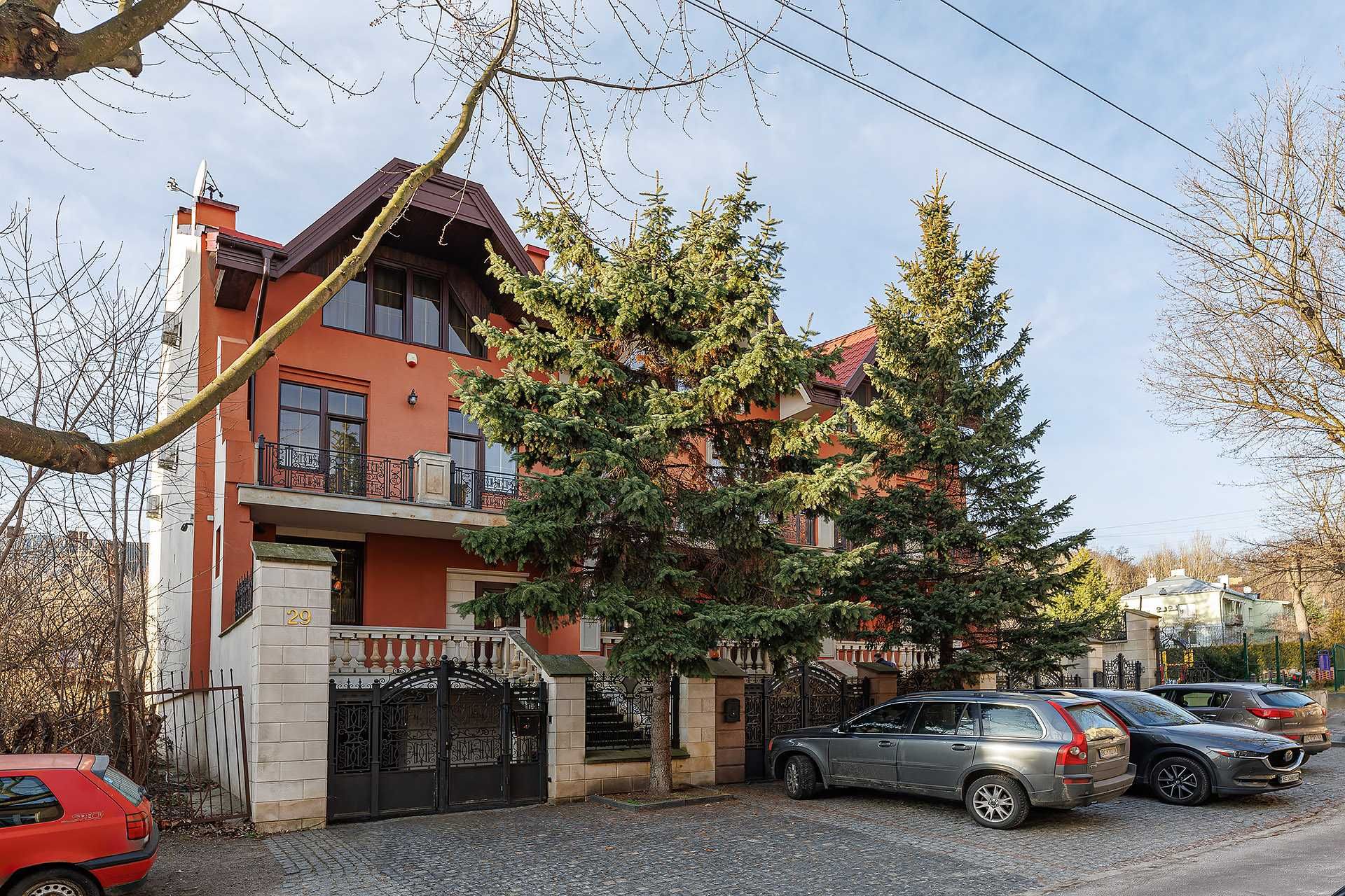 Продаж  будинку 300 м кв. 10 хв від центру міста на вул. Харківська