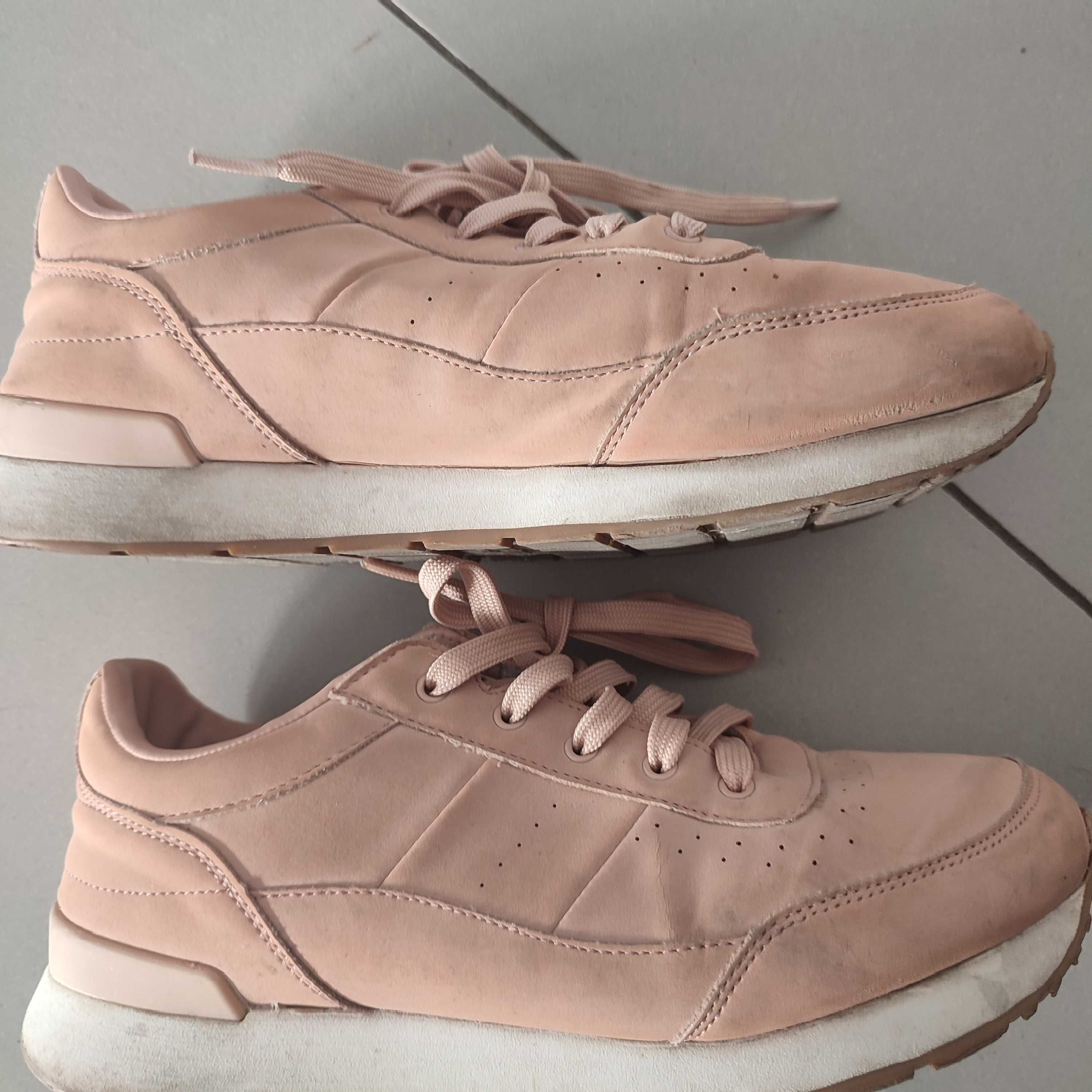 Sprzedam buty sportowe rozm 38