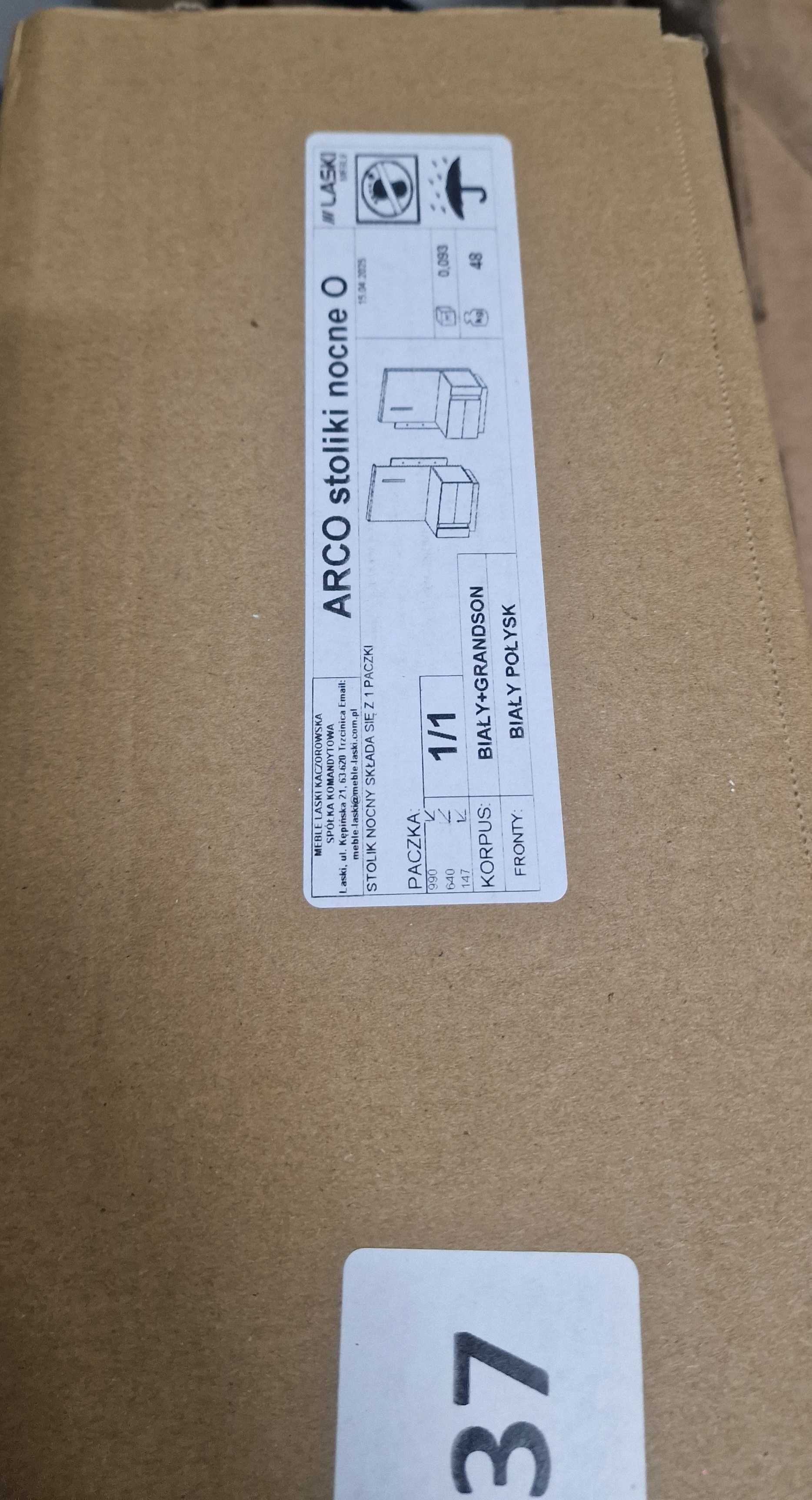 Quarto com mesas de cabeceira com Led Tudo novo
