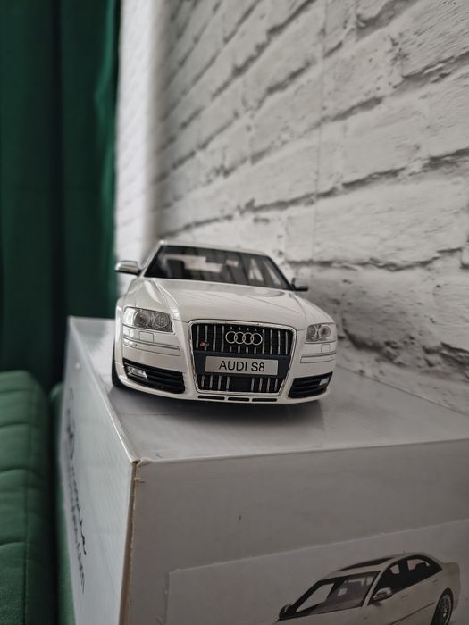 Audi S8 D3 Otto 1:18