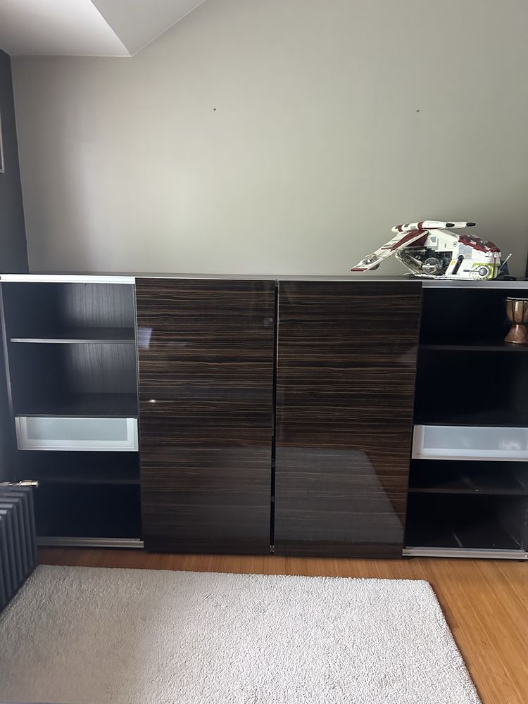 Elegancka szafka RTV plus telewizor Sharp.