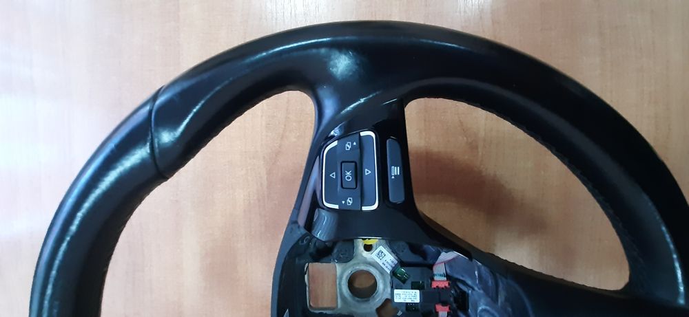 Руль шкіпяний до Volkswagen Touareg NF 2010-2018