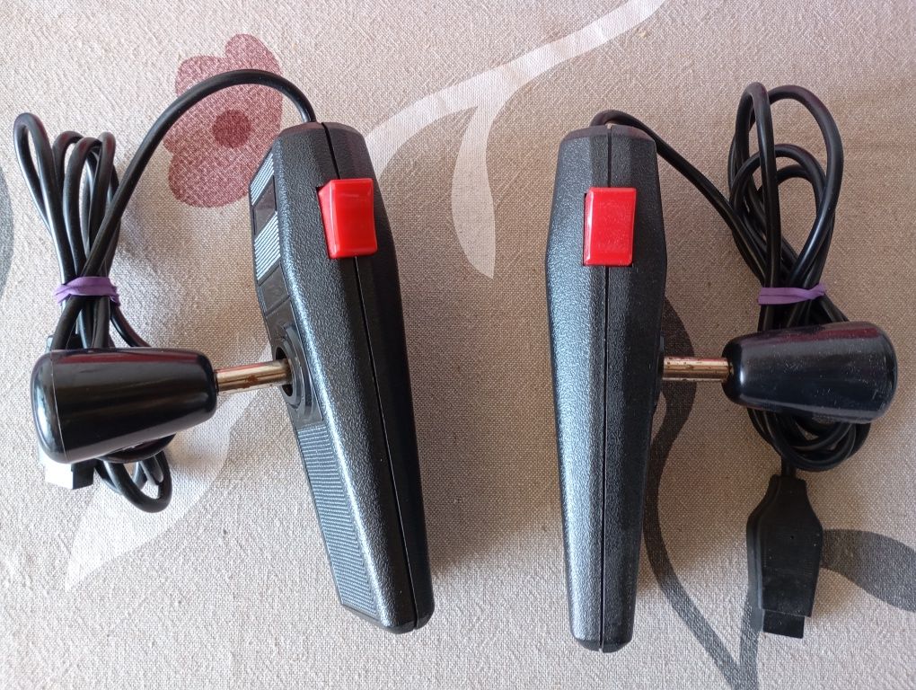 2 x Joystick para Atari ou Sega