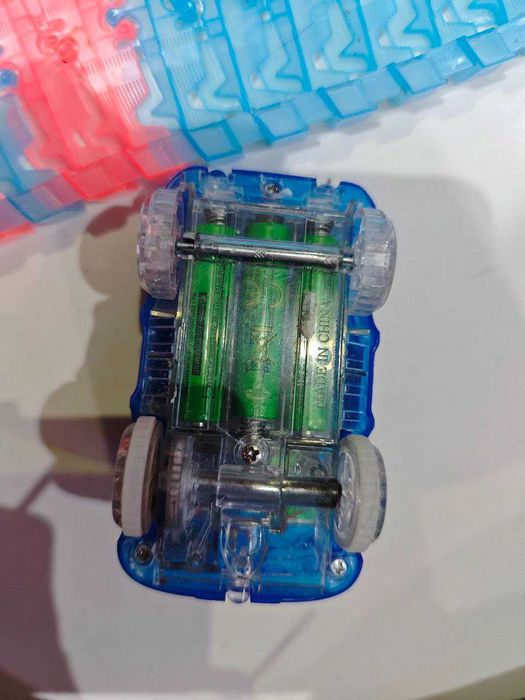 Tory samochodowe świecące magic track z autkiem