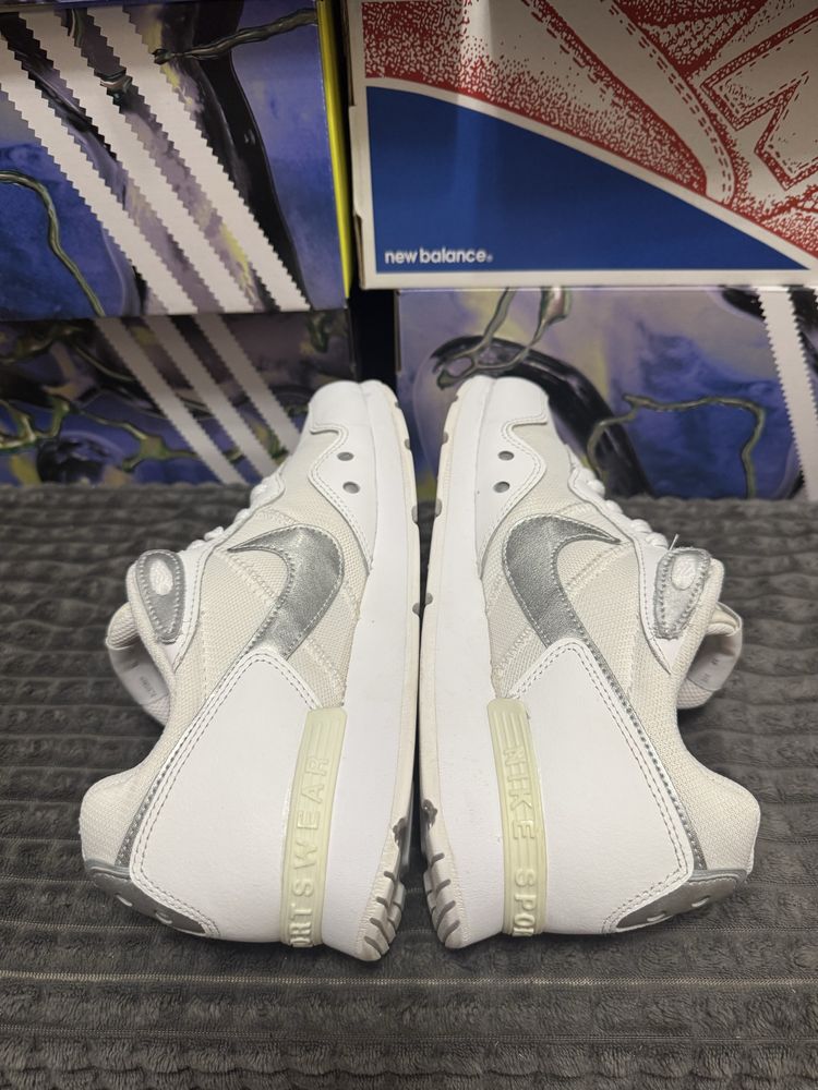Жіночі кросівки Nike Wmns Venture Runner 40(25,5см) оригінал
