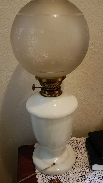 Jarras e poercelanas de cores brilhantes e aconchegantes