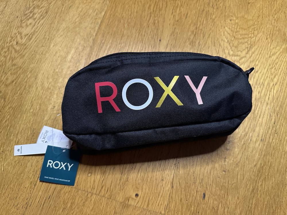 Piórnik saszetka kosmetyczka Roxy czarny nowy
