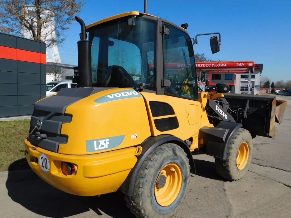 Volvo L25F łyżka dzielona cena brutto  L28, L30