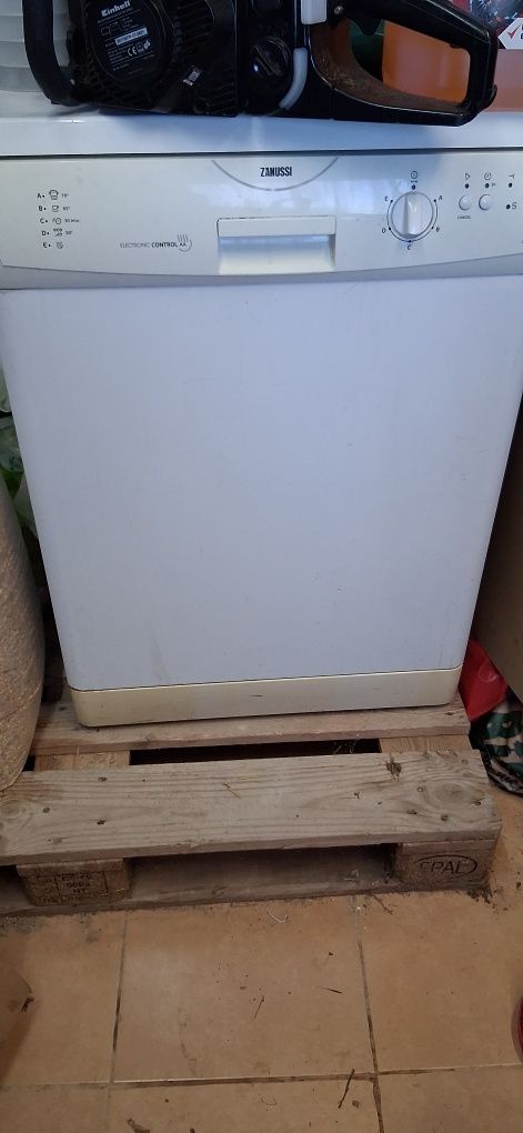 Máquina de lavar loiça Zanussi