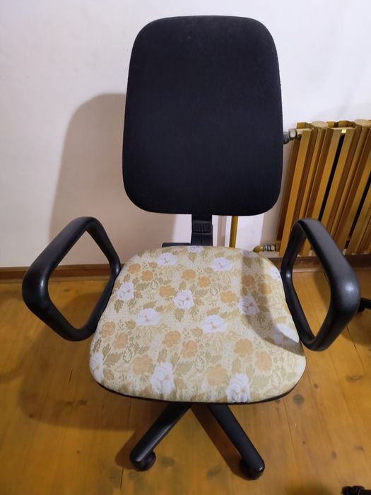 Fotel biurowy obrotowy za darmo