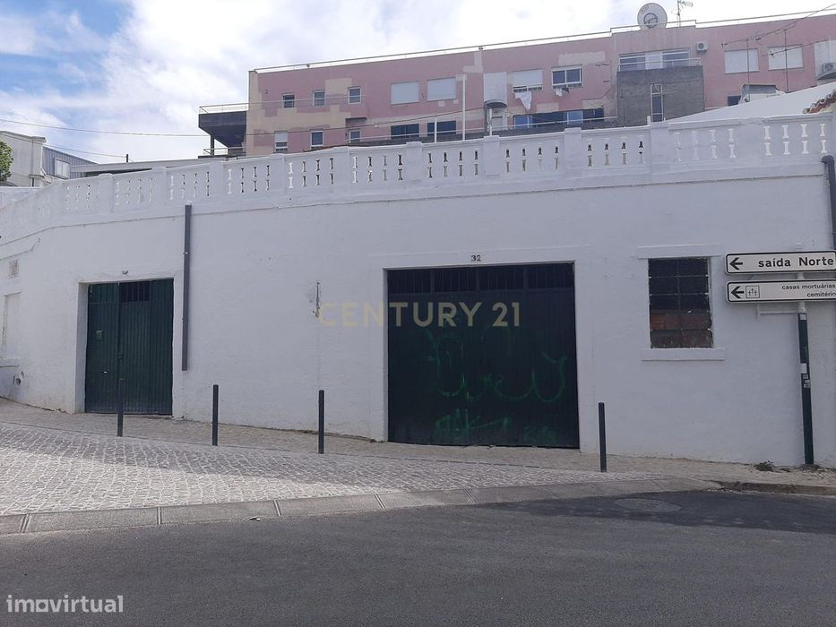 Armazém com 305m2 no centro de Alhandra, Vila Franca de Xira