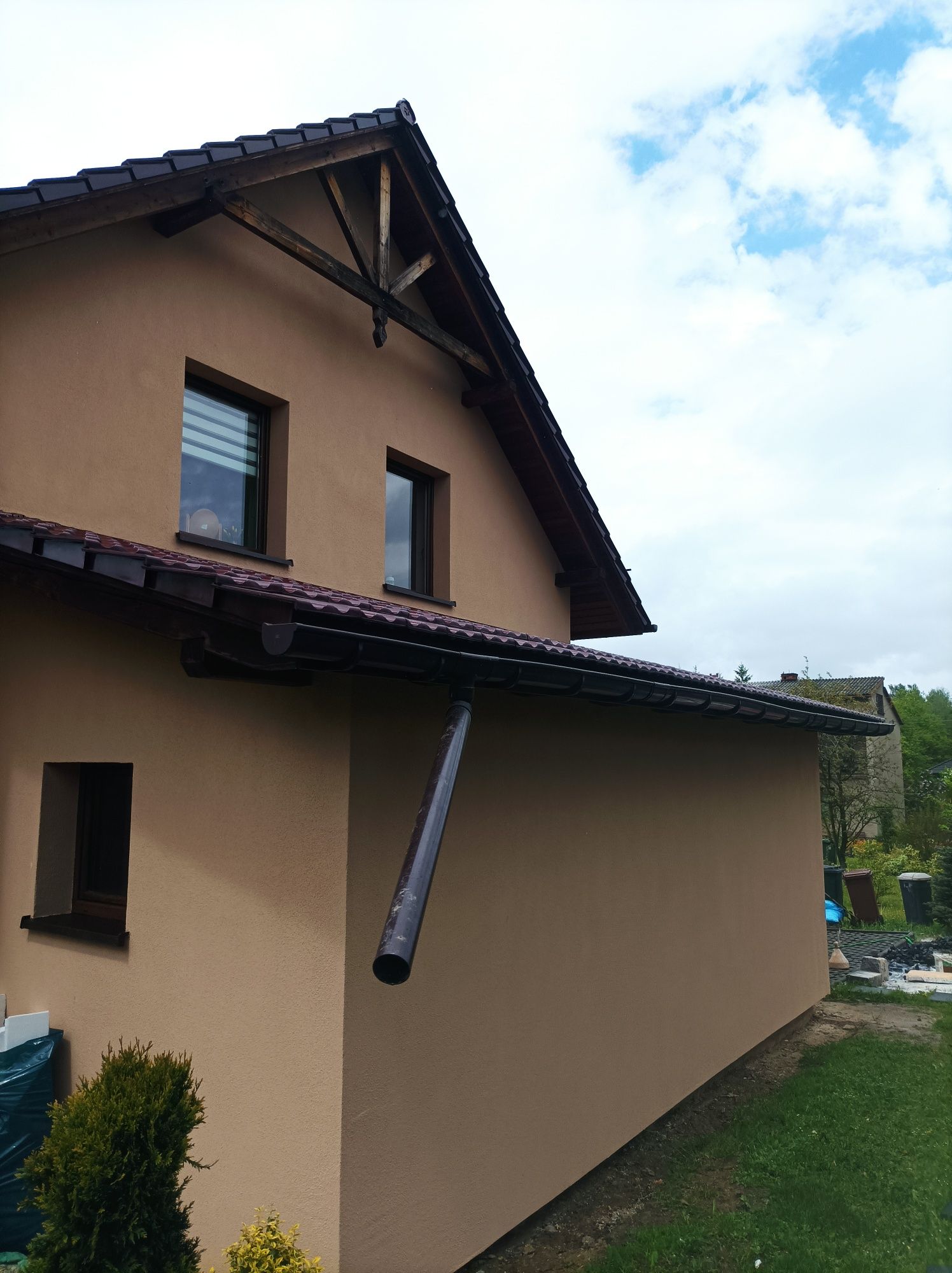 Naprawa dachów/remonty kominów/malowanie dachów/montaz  rynien