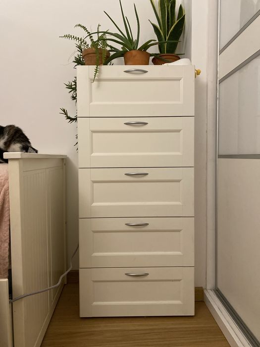 komoda wysoka biala styl prowansalski nowoczesna szafka do sypialni