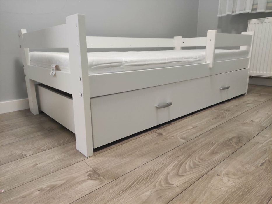 Łozko dziecięce z materacem i szufladą
