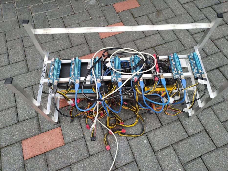 Koparka kryptowalut.