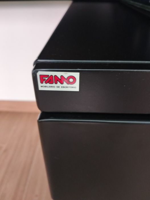 Secretária com gavetas Famo