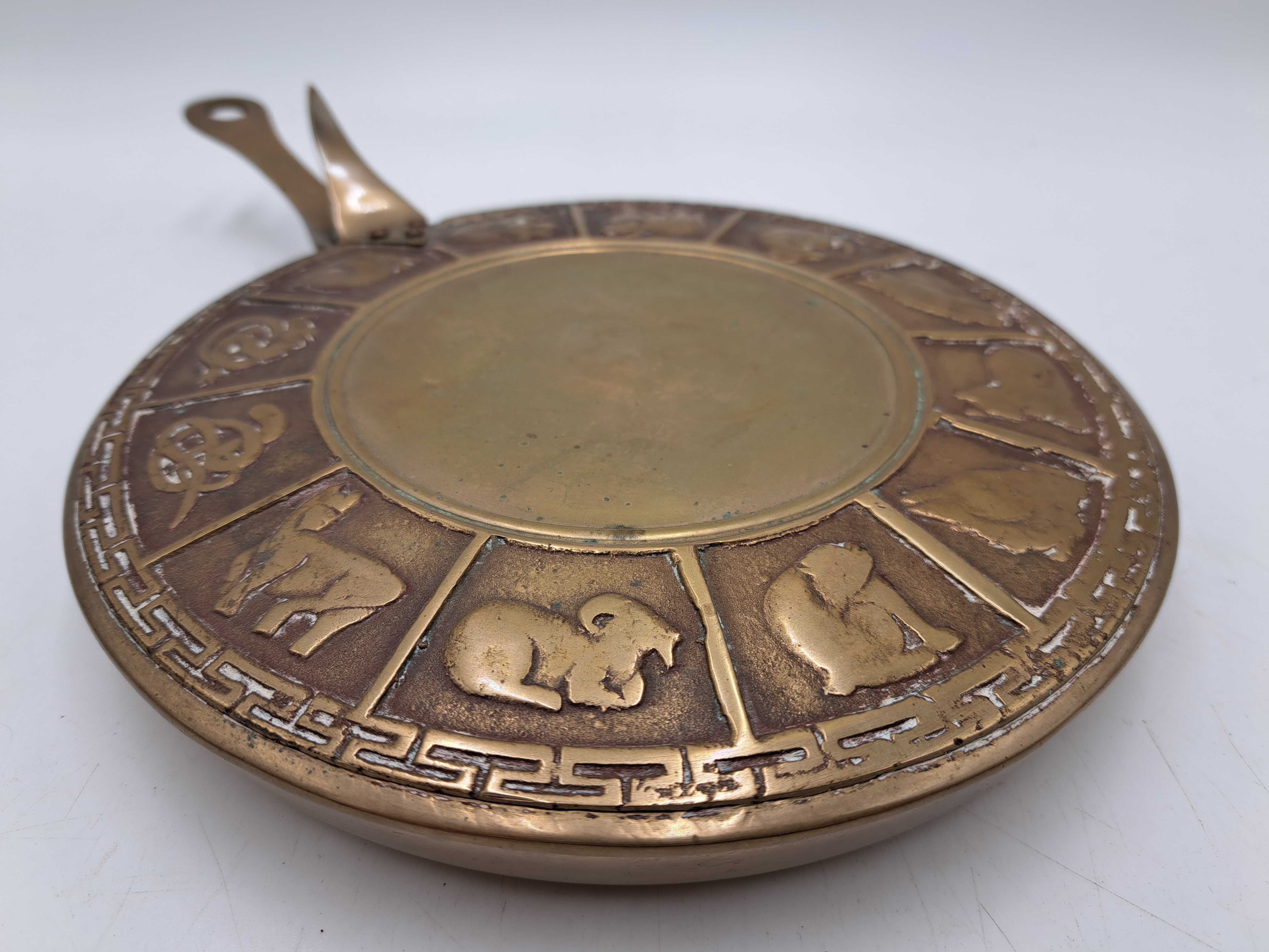 Mosiężny cichy kamerdyner lokaj znaki zodiaku patelnia