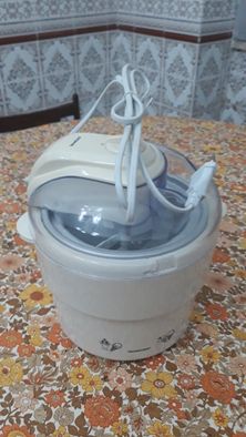 Máquina de fazer gelados nova, sem uso