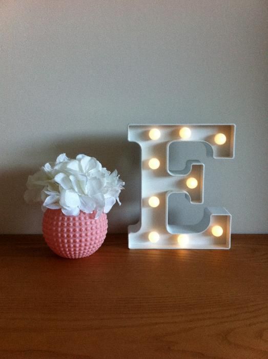 Letra E de decoração iluminada LED - Luz presença