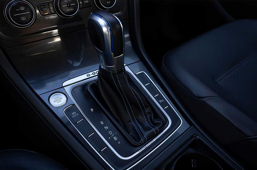 Volkswagen e-Golf      2017