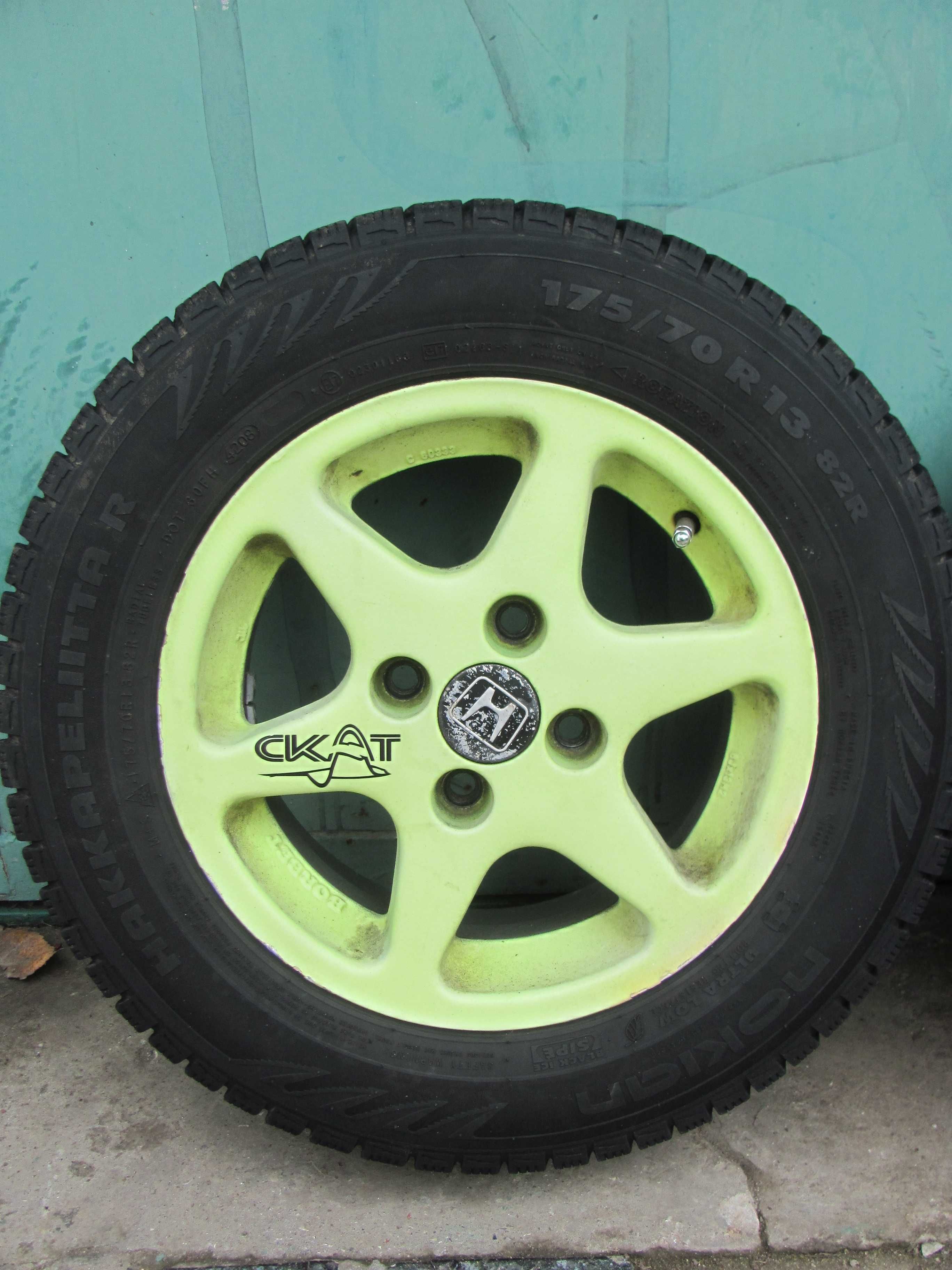 Колеса Borbett R13-4x100 ET33 Ризина Nokian Hakaperlita