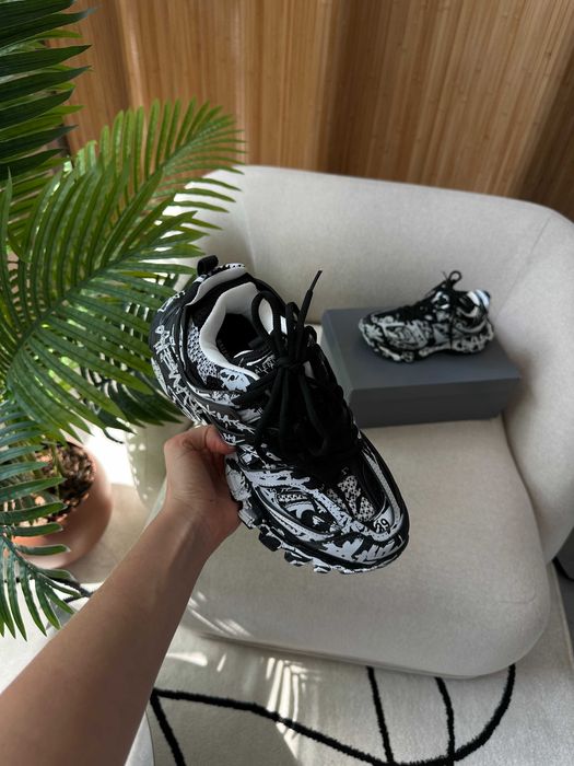 Кросівки Balenciaga Track Graffiti Black/White premium