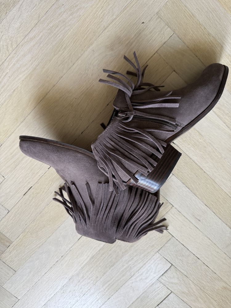 Bootki z frendzlami na wiosne Steve Madden 38