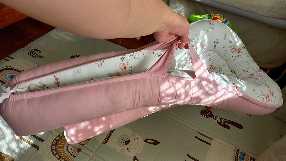 Кокон для новонароджених двохсторонній зі з'ємним матрасиком