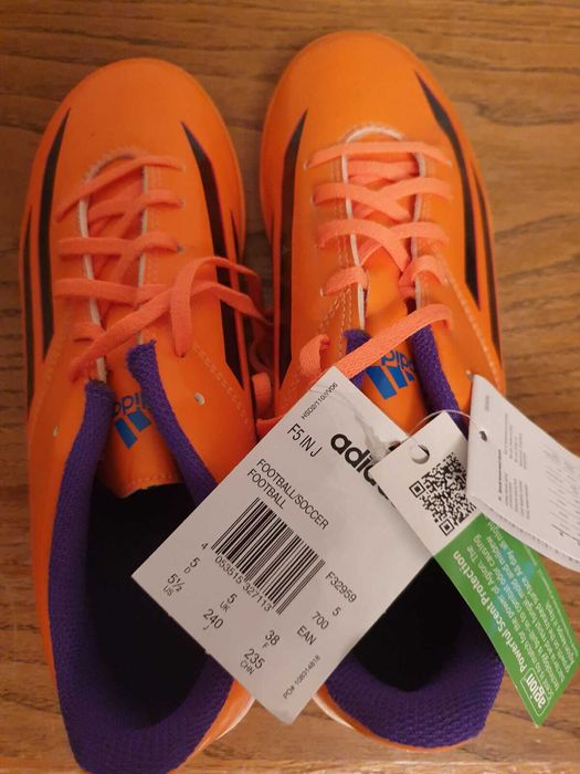 Новые оранжевые футбольные бутсы  adidas F5 для зала 36р. Оригинал