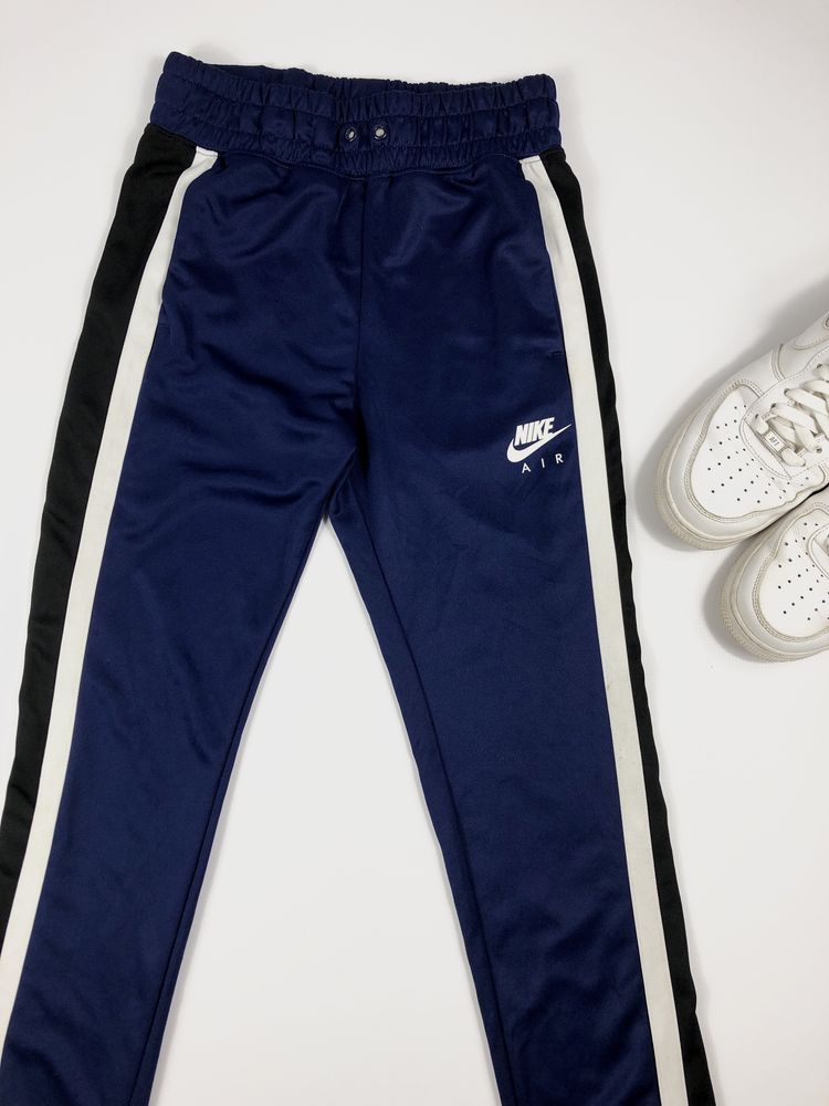 Granatowe chłopięce spodnie treningowe Nike Air sportowe dresy wiosna