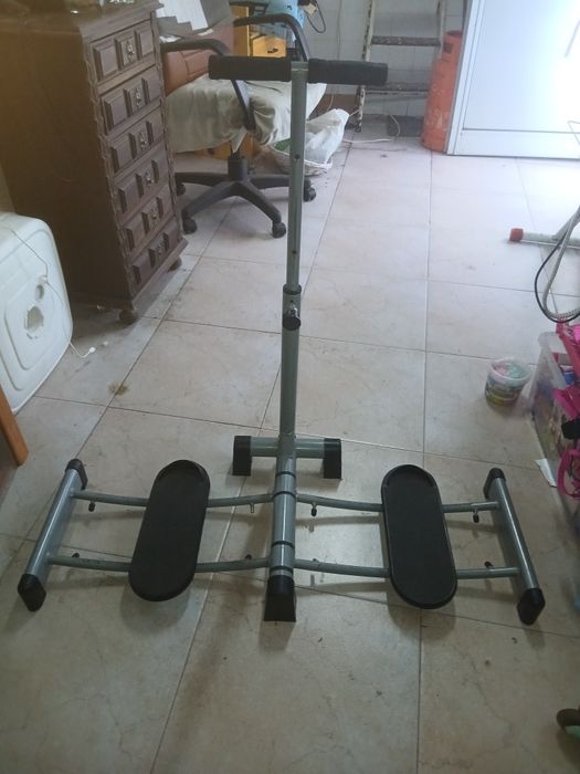 Máquina de musculação pernas
