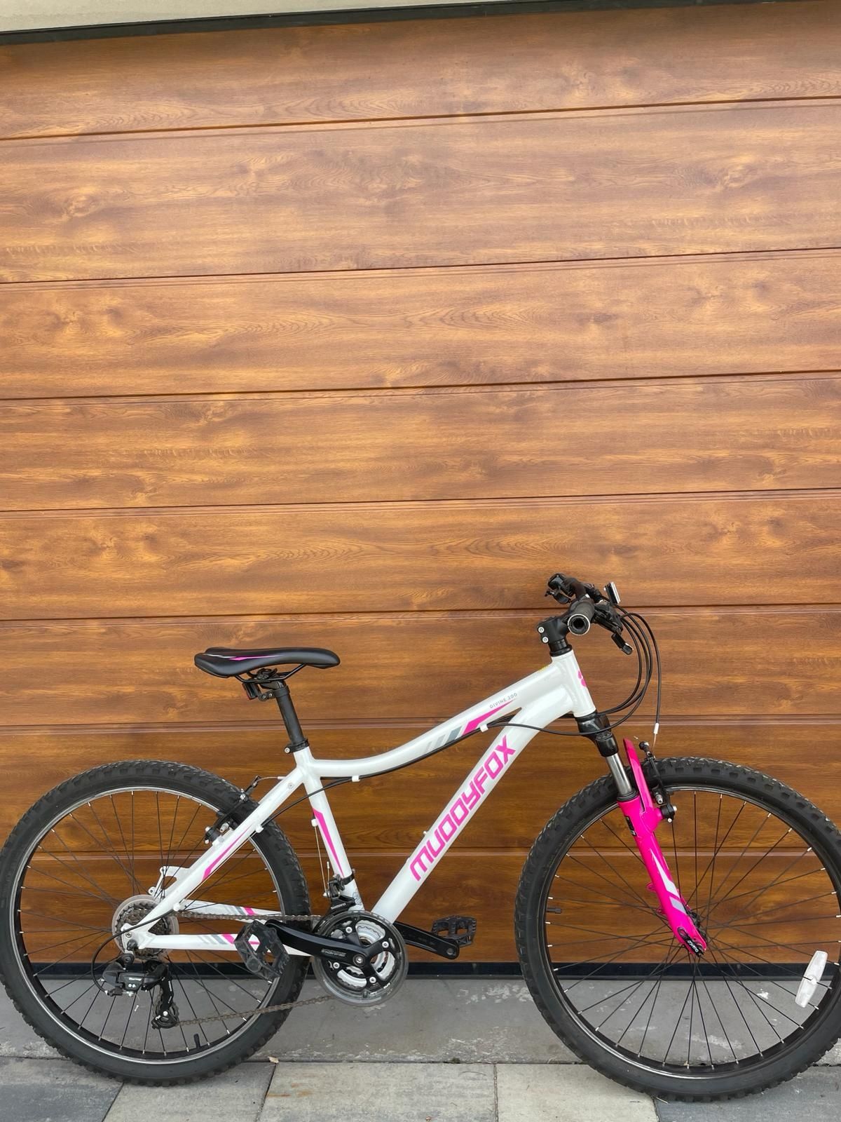 Różowy rower dla dziewczyn