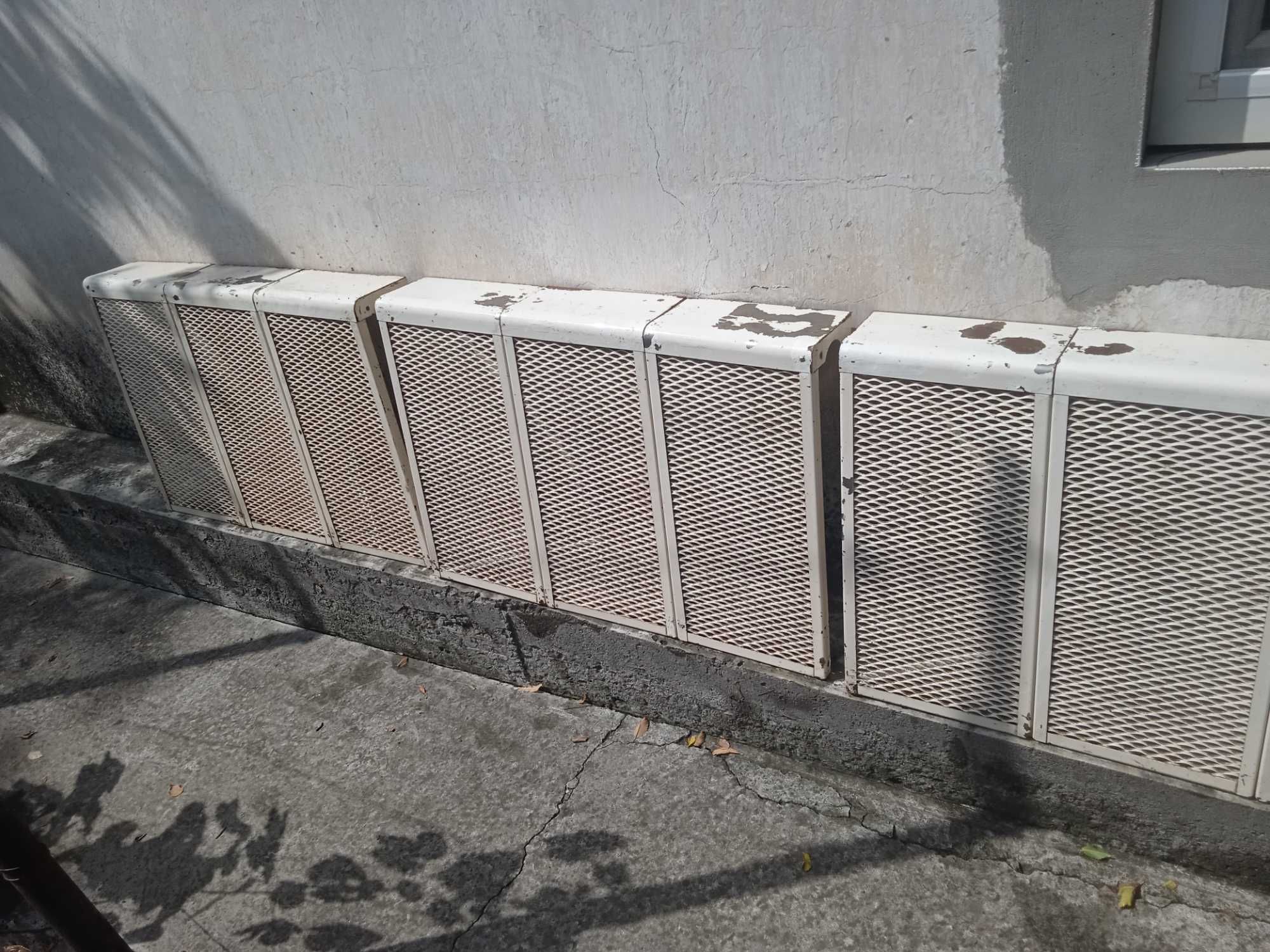 Продам экраны для радиаторов отопления (3 шт по 3 секции в каждом)