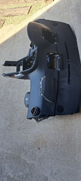 Deska kolpit peugeot 3008