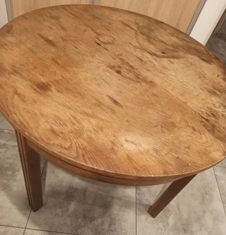 Stary stół drewniany.