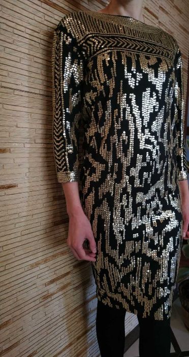 czarna sukienka H&M z cekinami