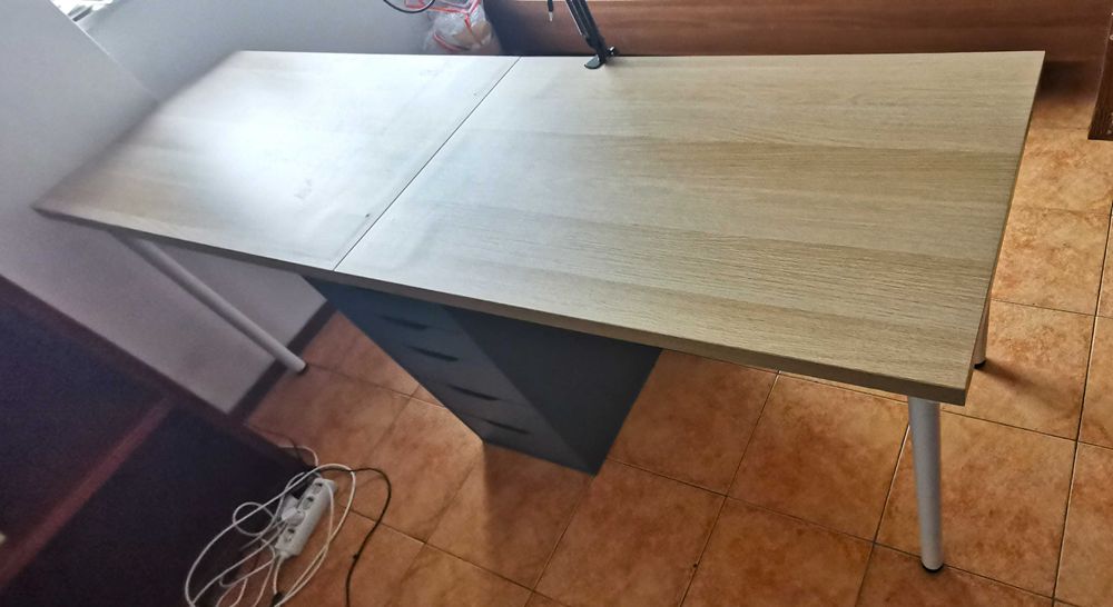 Secretária Ikea com gaveteiro