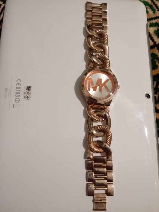 Продам часы Michael kors