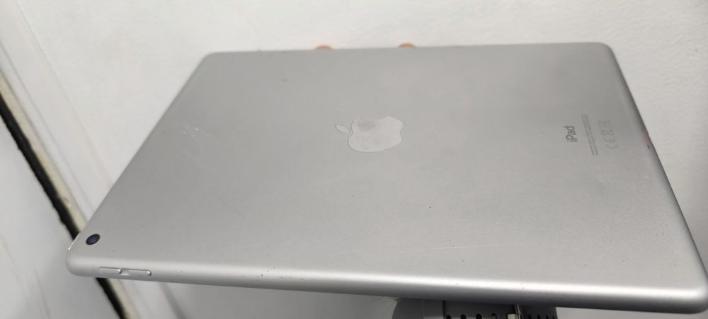 Планшет Apple A2270 iPad 10.2" Wi-Fi 128GB Silver (MYLE2RK/A.
На запча