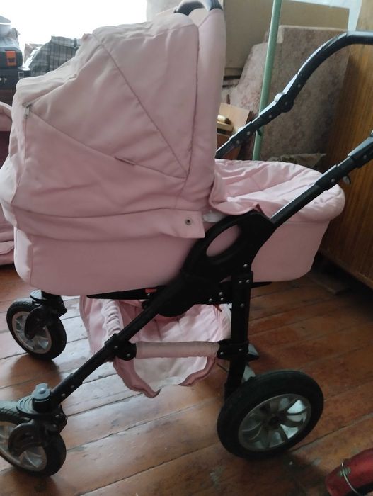 Коляска детская с люлькой