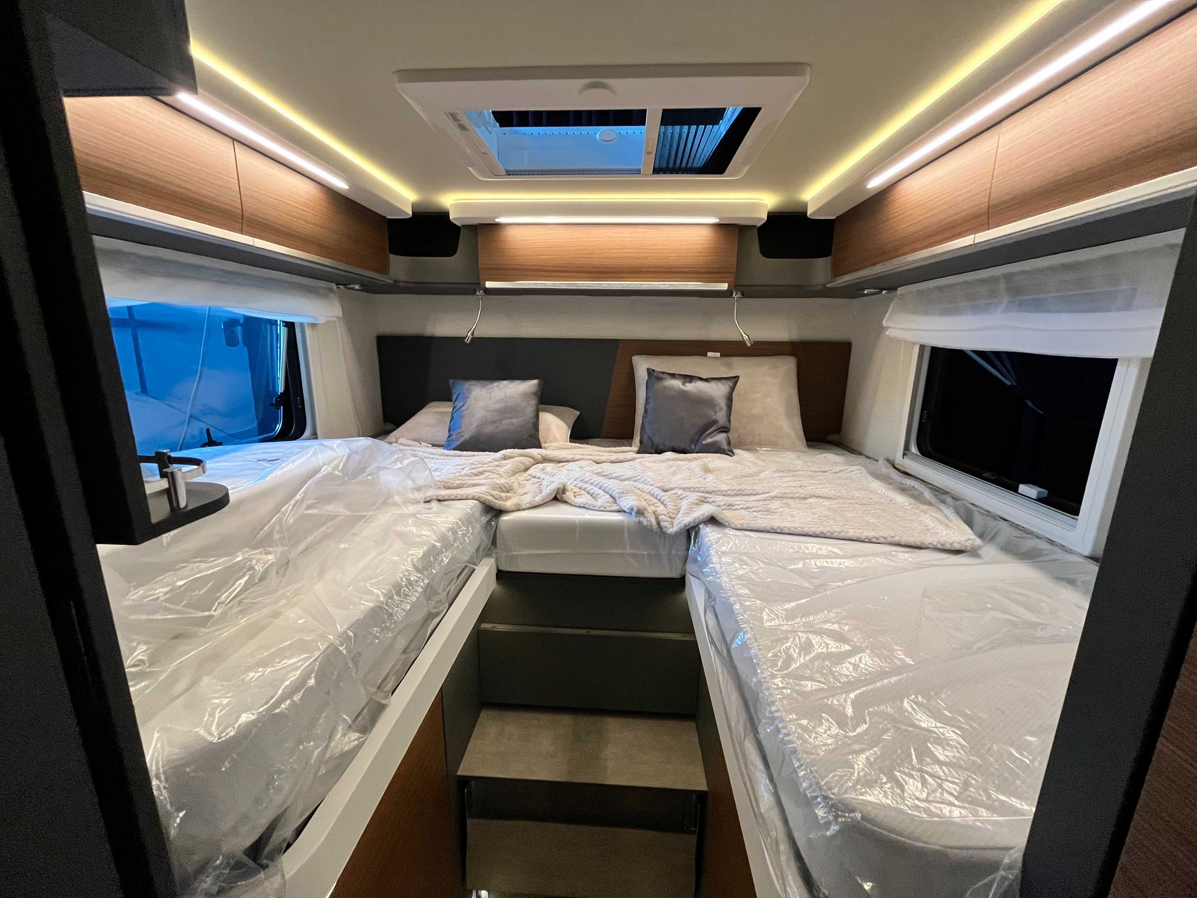 JEDYNY W POLSCE Kamper Integra Laika KREOS H5109  XCAMP Adria Hymer