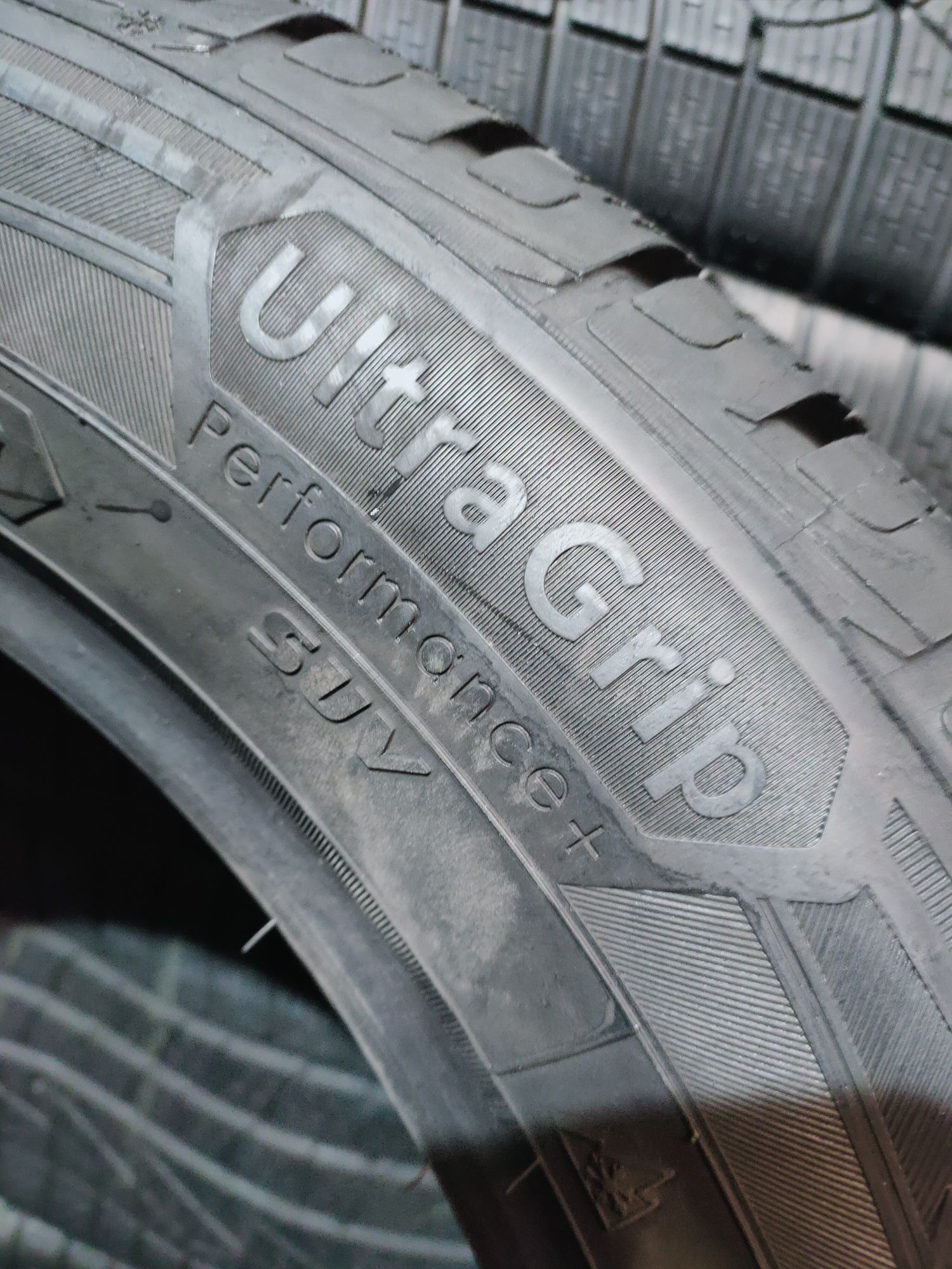 225/60R18 GoodYear UltraGrip Performance+ 2022r DEMO